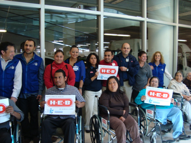 Entrega de apoyos de salud gracias a los clientes de Heb, San Pedro Garza García Enero del 2013