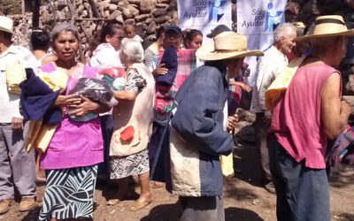 Entrega de cobijas y ropa a la Comunidad de La Mina, Municipio de Jungapeo, Michoacán.