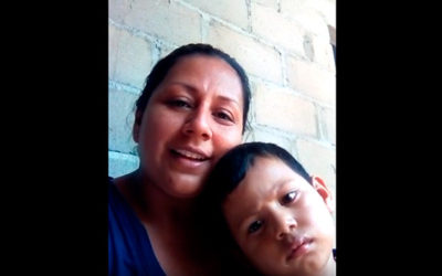 Ella es Ana Rosa, mamá de Víctor quien tiene parálisis cerebral y cada mes tiene que encontrar la forma de que no le falte medicamento a sus hijo