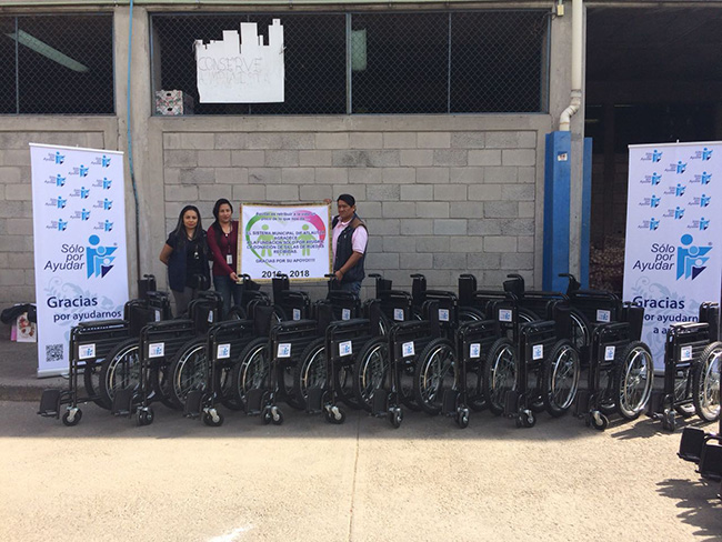 Donación de sillas de ruedas a DIF Atlautla.