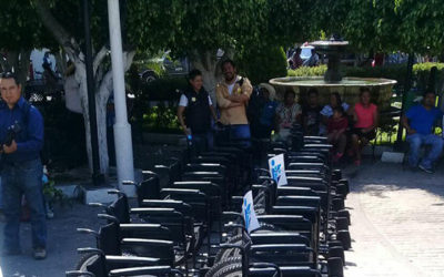 Donación de sillas de ruedas a habitantes de Jungapeo, Michoacán.