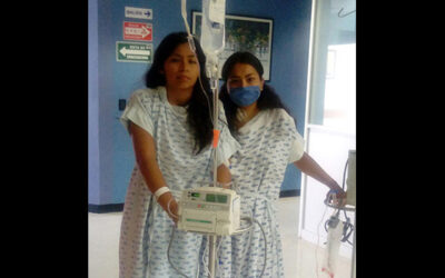 Marla Areli y su donadora, recuperándose del trasplante renal que se llevó a cabo el pasado 11 de Junio
